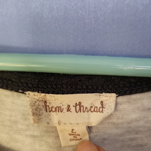 Hem & Thread Cold Shoulder Top - Pink and Gray Sz L - Picture 2 of 7